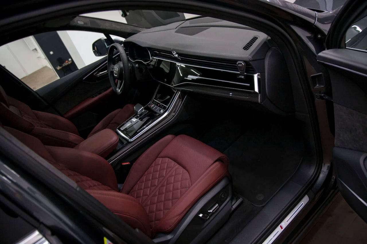Чистый интерьер Audi после детейлинга